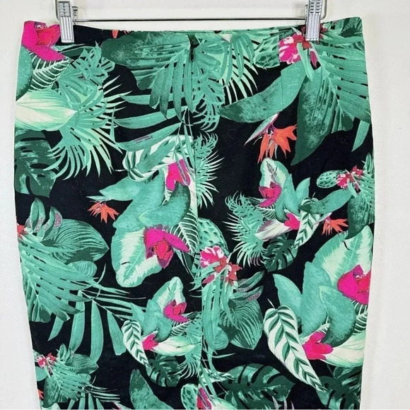 Lord And  Taylor Tropical Pencil Skirt - Picture 12 of 14